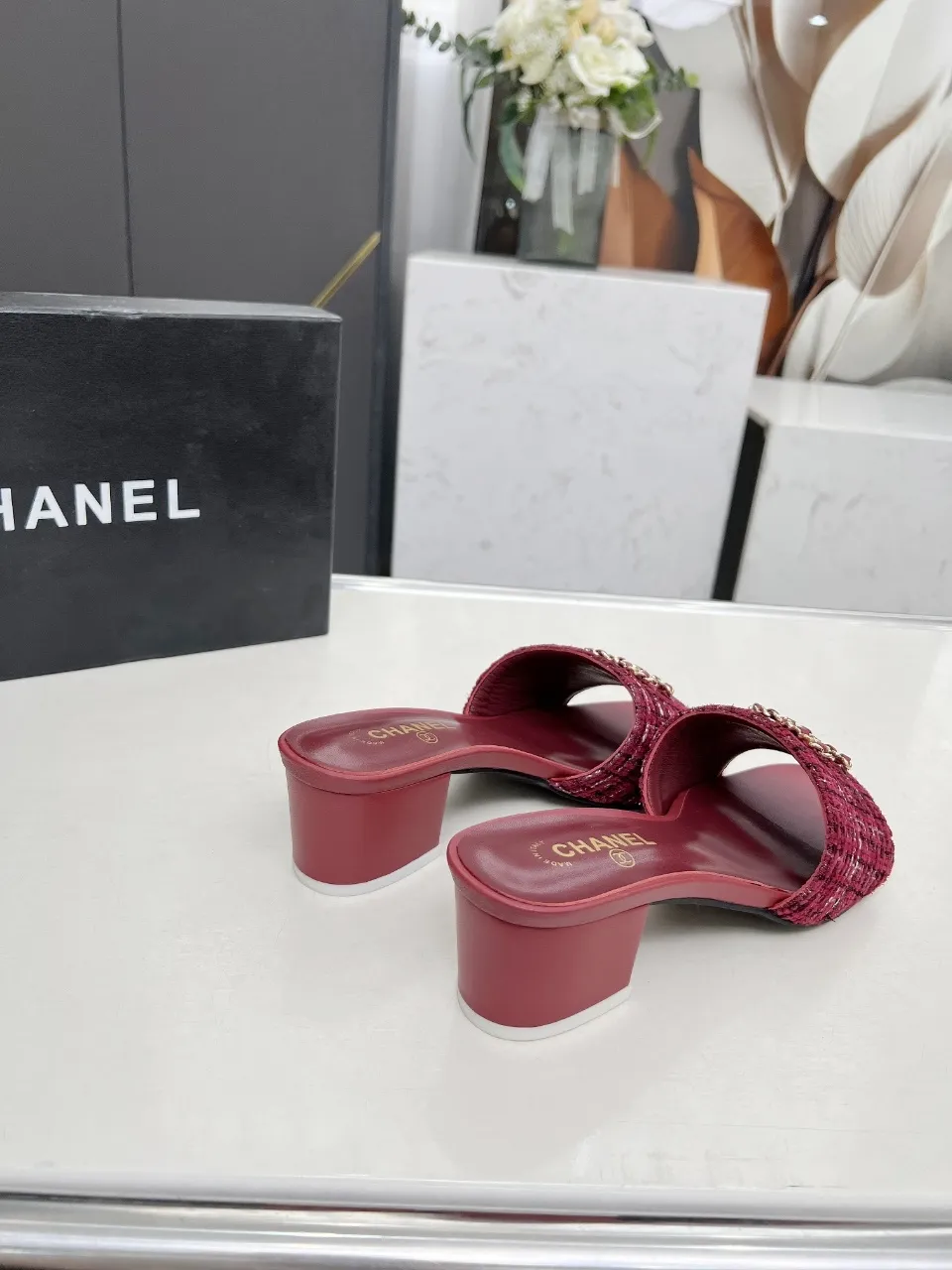 👟👟Ex-factory price 380👟👟 Genuine leather sole +30 chanel Chanel 2024 new slippers🔥🔥 Official website counter, fabric sheepskin, lining sheepskin, foot pad goatskin, 3 colors optional, size 35-42, genuine leather sole +30